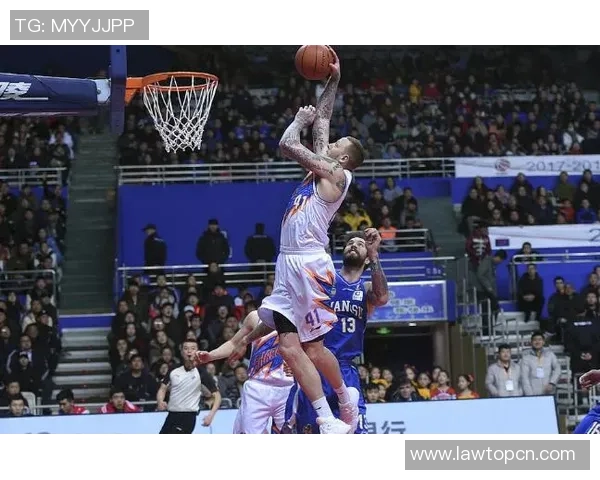 亚特兰联迎战西雅音速争夺关键积分全力以赴展现球队实力