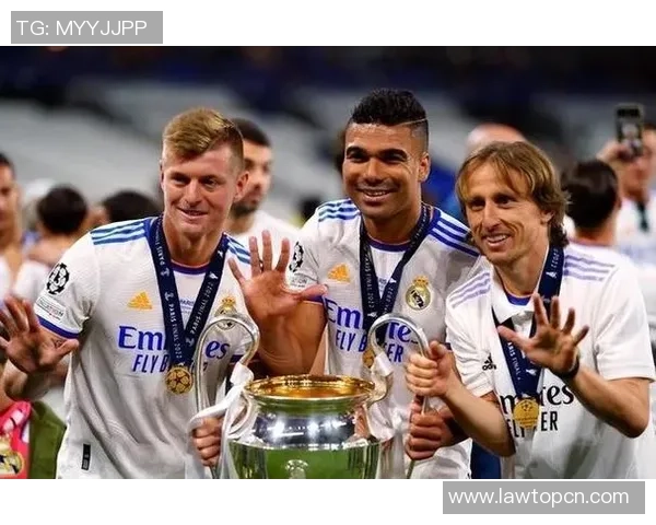 卡塞米罗的传奇旅程：从巴西足球新星到欧洲顶级中场的蜕变与成就